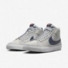 Chaussures de skate Nike SB Zoom Blazer Mid (FD0731-004, Gris loup/Argile cosmique/Blanc/Bleu marine)